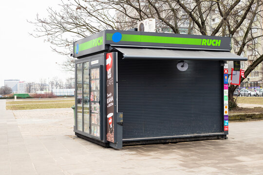 Warszawa, Polska, 3 marca 2019: Widok na kiosk "Ruch"
