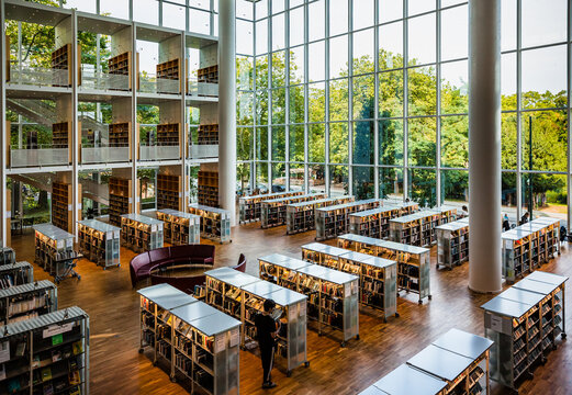 Malmo, Sweden: City Library Modern Architectural Design By Henning Larsen