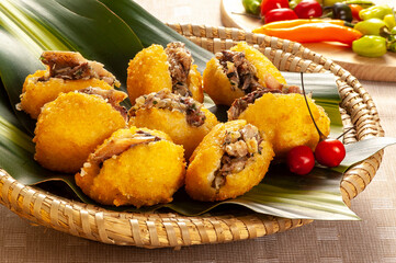 bolinhos de  peixe  artesanal