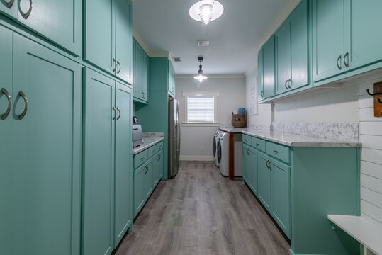 Large Laundry Room With Counter Space, Mint Greetn