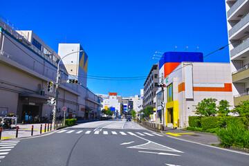 神奈川県横浜市戸塚区の戸塚駅東口方向の街並み。
