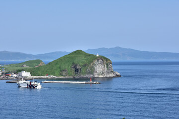 Fototapeta na wymiar 利尻島、鴛泊(おしどまり)の町と港