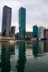 Obraz premium Modern buildings along the Dubai water canal, business bay district UAE