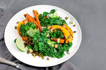 Grilled pumpkin salad with vegetables