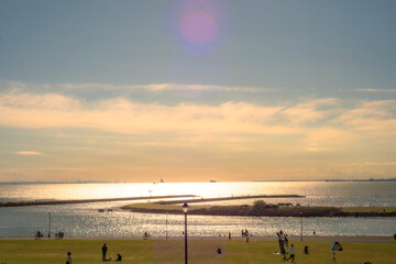 マジックアワーの空と海