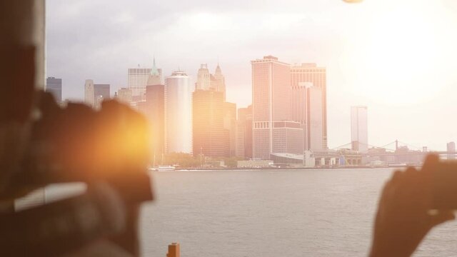 People taking picture of Manhattan in New York City in 4K Slow motion 60fps
