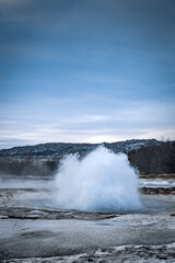 faszinierendes Nautrschauspiel des Geysir Strokkur auf Island
