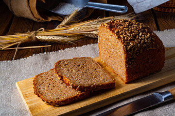 Moist wholemeal bread, crushed or ground whole grain