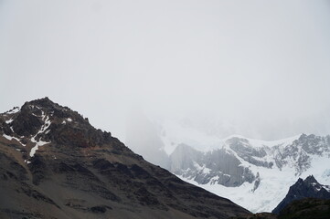 パタゴニア　雪の積もった山々 / アルゼンチン