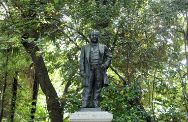 飛鳥山公園にある渋沢栄一の銅像