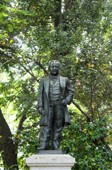 Fototapeta na wymiar 飛鳥山公園にある渋沢栄一の銅像