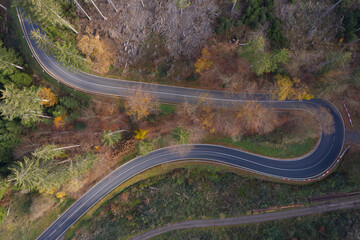 Herbststra&szlig;e von Oben
