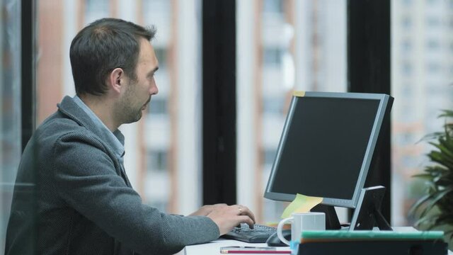 Office worker first day at his workplace, gets acquainted with the work, uses colored sticky notes