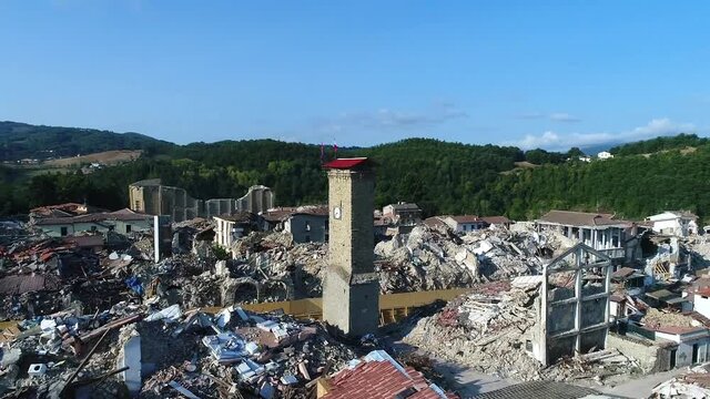 il centro storico di Amatrice distrutto dal sisma 2016
Le impressionanti immagini delle macerie riprese con un drone 