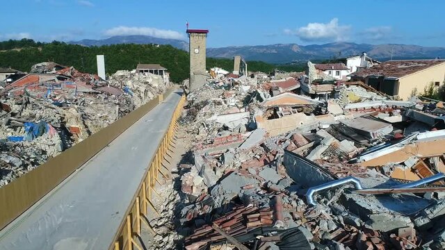 il centro storico di Amatrice distrutto dal sisma 2016
Le impressionanti immagini delle macerie riprese con un drone 
