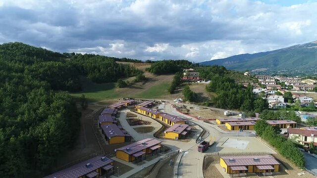 Le case prefabbricate ad Amatrice, Centro Italia, costruite dopo il terremoto del 2016. Immagini riprese con drone 