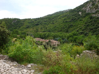 Fototapeta na wymiar old village to the mountain