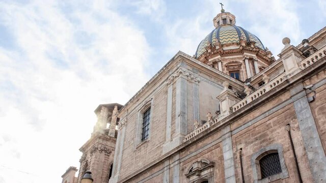 Time lapse of pretoria baroque fountain in Palermo, Sicily, Italy during a sunny cloudy day with Santa Caterina church in background
