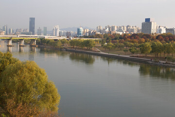 Fototapeta na wymiar Landscape of Han river, Seoul in autumn.