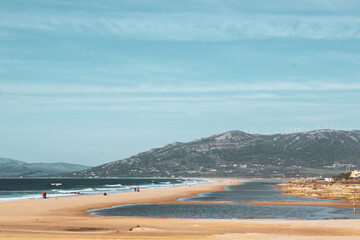 Fototapeta na wymiar Herbstmorgen am Strand in Tarifa in der andalusischen Provinz Cádiz an der Costa de la Luz / 2019