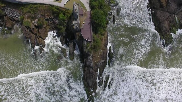 Imagens aéreas do Bico do Papagaio e Parque do Atalaia, Itajaí, SC. Brasil. 4k. 