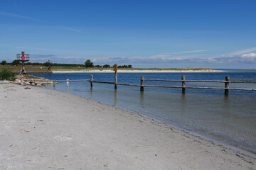 Darßer Ort auf dem Darß - Strand mit Holzgeländer im Wasser - Ostsee - Mecklenburg-Vorpommern