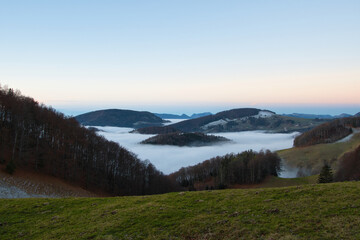 Der Nebel liegt &uuml;ber dem Tal