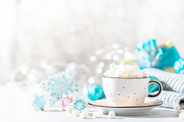 Obraz na płótnie Canvas Hot winter drink. Cup of hot chocolate with marshmallows and gingerbread cookies on white background.