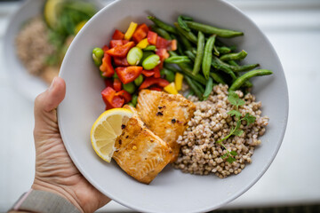 Salmon and buckwheat dish with green beans and tomato