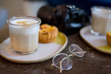 latte with dessert