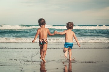 Naklejka premium children on the beach
