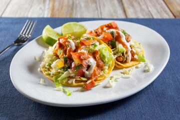 A view of a plate of street tacos.
