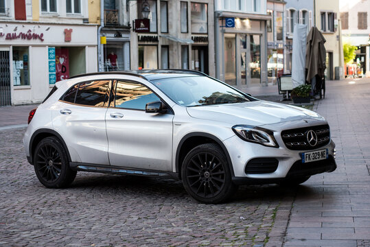 Mercedes Suv Photos Royalty Free Images Graphics Vectors Videos Adobe Stock