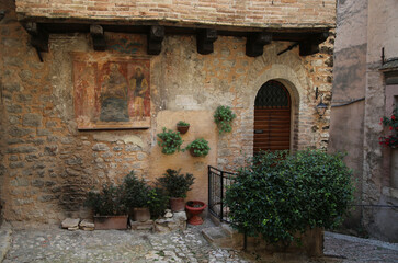 Fototapeta na wymiar Medieval house in the town of Trevi, Italy