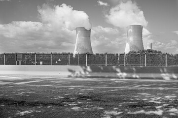 centrale nucléaire du Tricastin, site nucléaire, cheminées 