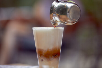 COLD BREW COFFEE DRINK POURING BEVERAGE