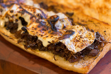 Open snack of shredded meat. Snack of shredded meat with cheese. Ossobuco snack.