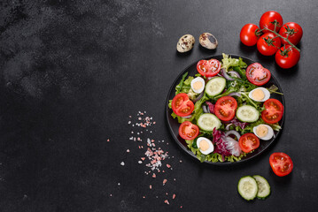 Obraz na płótnie Canvas Fresh delicious vegitarian salad of chopped vegetables on a plate