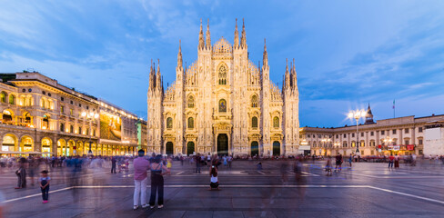 Fototapeta premium Duomo di Milano Cathedral in Duomo Square. Milano, Italy.