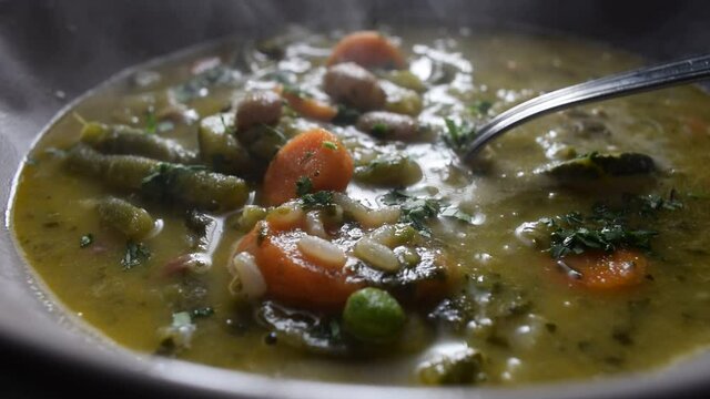 Minestra di riso e verdure  ft0211_0666  Ris och gr&ouml;nsaksoppa Minestrone  Zupa ryżowo-warzywna