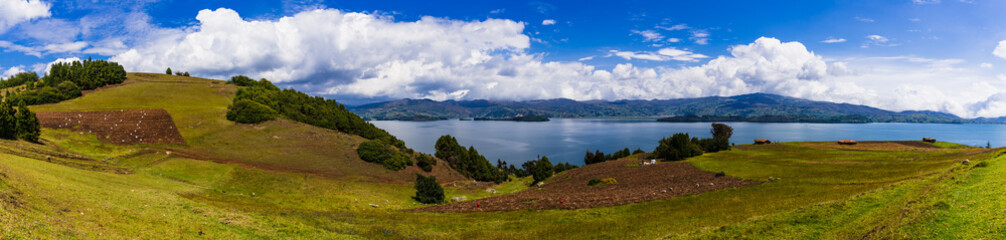 Fototapeta na wymiar panorama of the mountains Tota Colombia