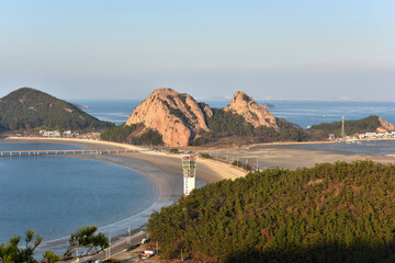 Obraz premium 한국의 아름다운 섬 전라북도 선유도의 풍경과 석양