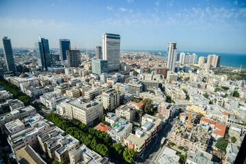 Obraz premium Israel. Tel Aviv. APRIL 15, 2015. Expensive housing. District of millionaires. Skyscrapers. Delightful and beautiful areas and balconies. Sauna, pool and gym.
