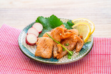 鶏皮のカリカリ塩焼き