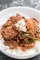 肉味噌とトンカツの丼