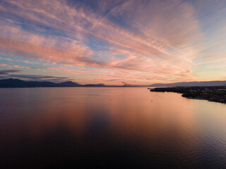 Coucher du soleil sur le Lac Léman à Morges en Suisse