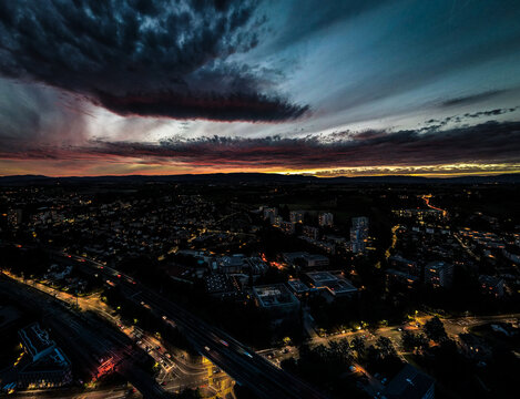 Vue a&eacute;rienne de la ville de Morges (Suisse) au coucher du soleil