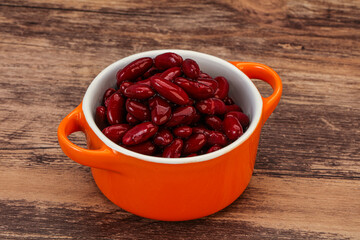 Red baked kidney in the bowl