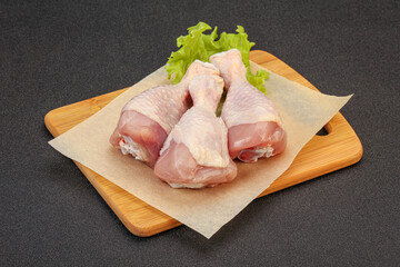 Raw chicken drumsticks for cooking
