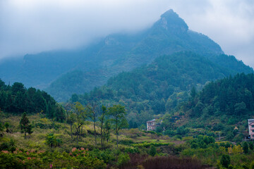 Obraz premium Beautiful landscape of Tianmen mountain national park, Hunan province, Zhangjiajie The Heaven Gate of Tianmen Shan, mountain in china
